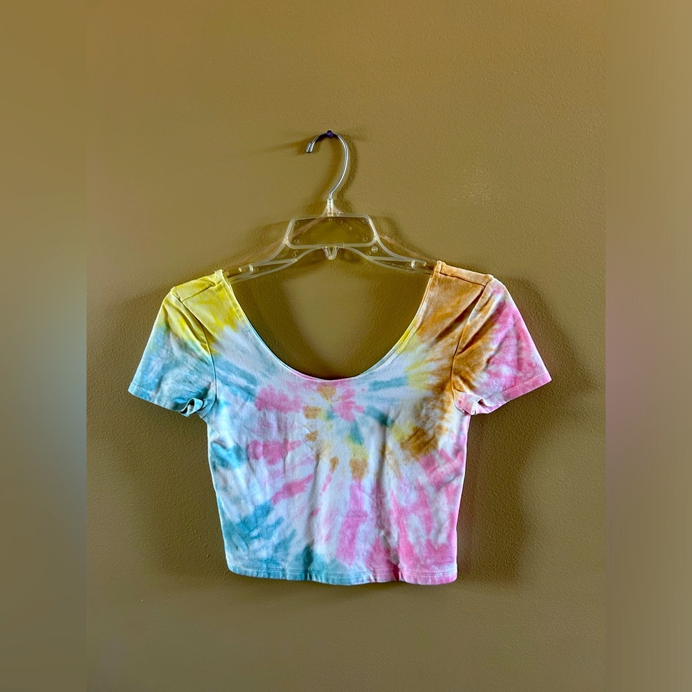 Rainbow Tie-Dye Scoop Neck Cropped Tee